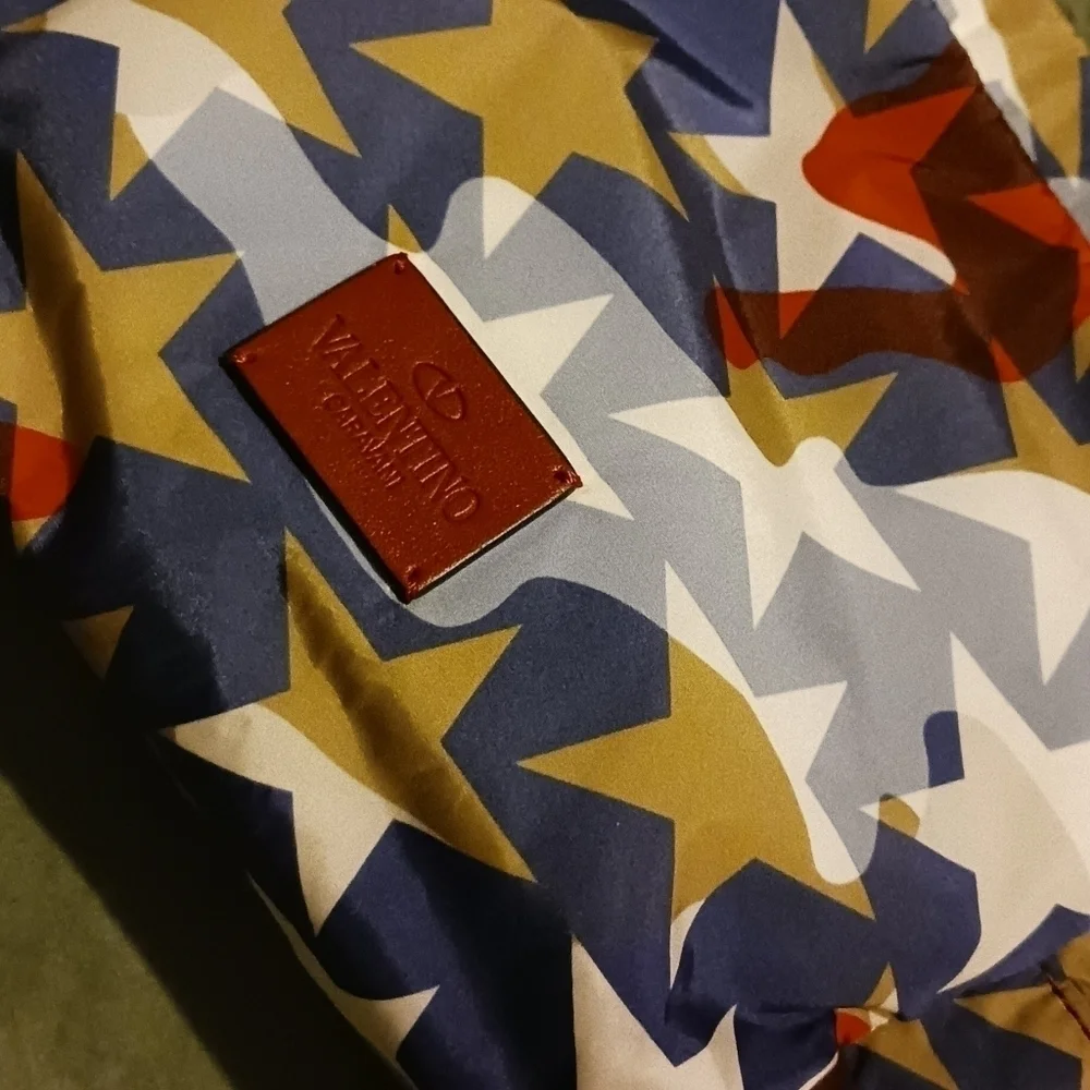 Valentino Garavani pouch.